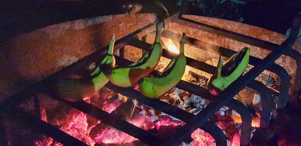 Banane flambée au chocolat lors d'un bivouac PPN chez Marmaille et Pissenlit (44)