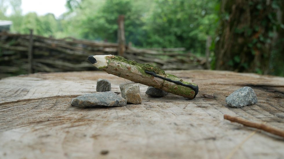 Co-animation avec Marmaillet et pissenlit d'un atelier autour du feu pour les 6-10 ans - création de crayon fusain