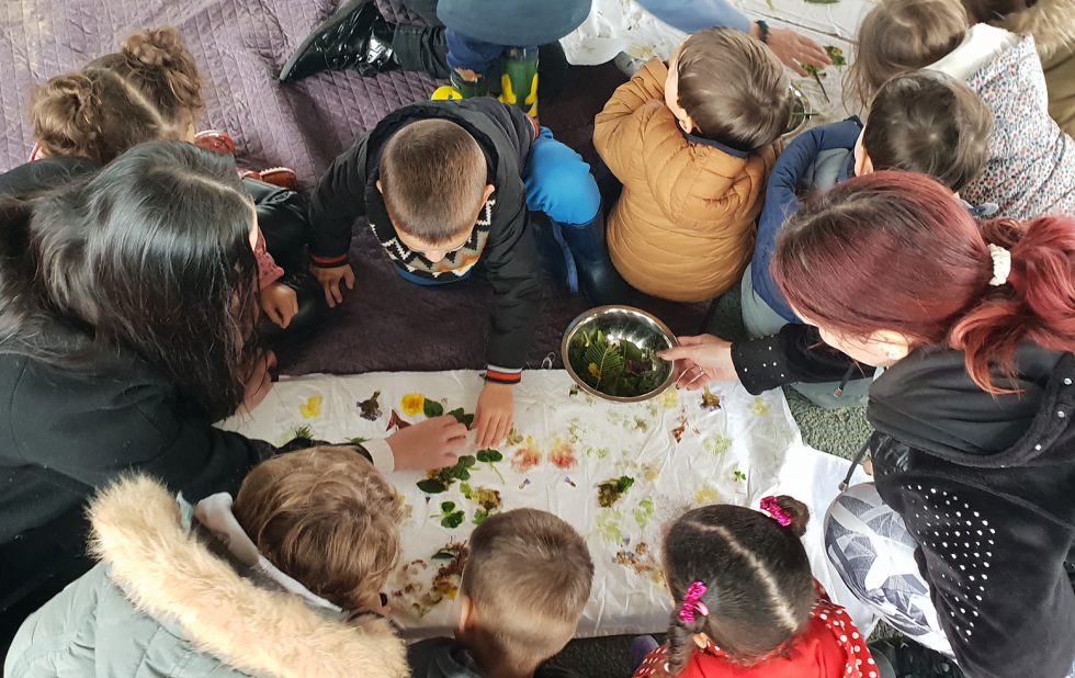 Atelier d'impression végétale pour les classes de maternelles de Pornic (44)