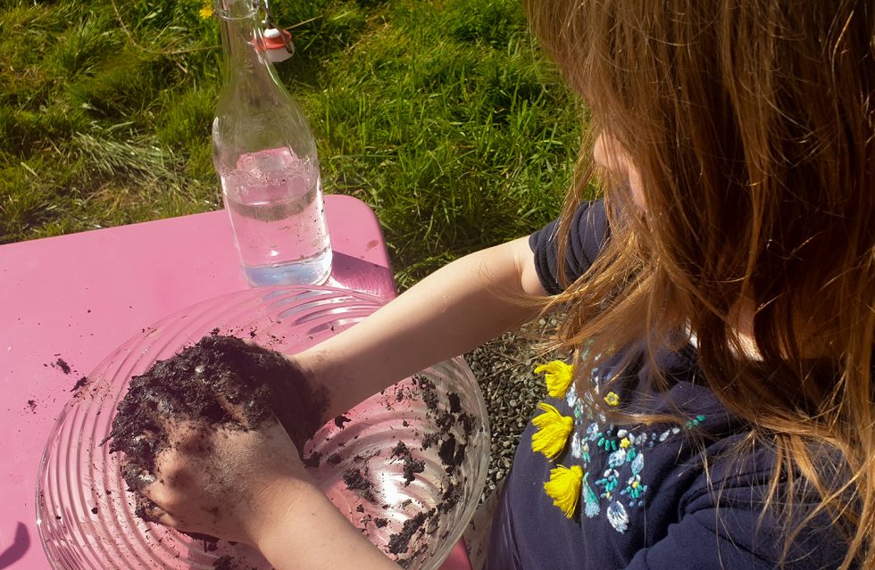 Préparation d'un kokédama 6-10 ans