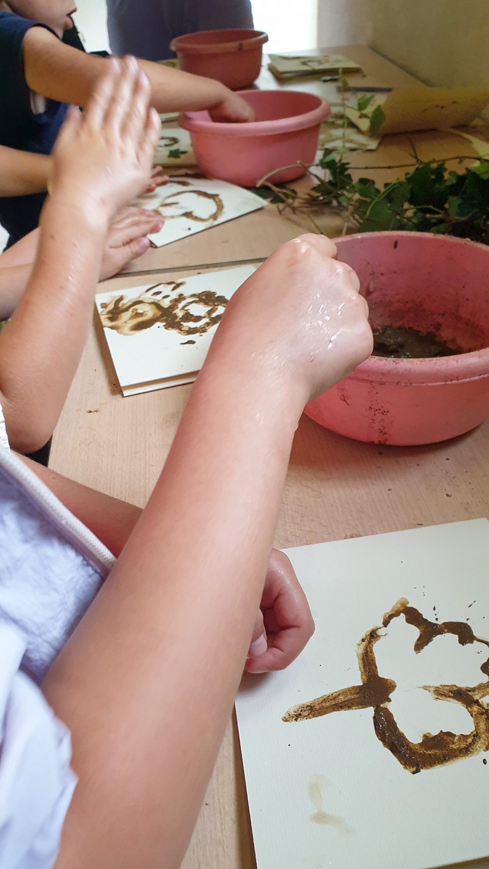 Peindre avec la terre et les végétaux