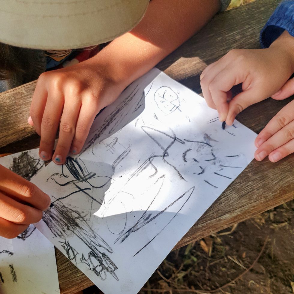 Tester le crayon de fusain